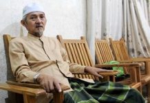 KH Abdullah Kafabihi Mahrus, Tauladan Pemimpin Sejak Muda